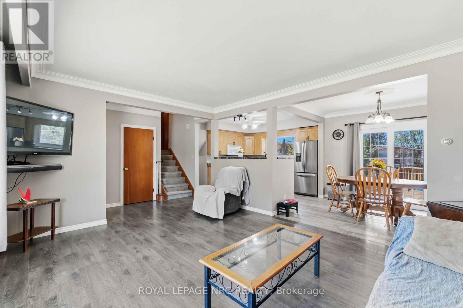 4485 QUEENSWAY CRESCENT - 8