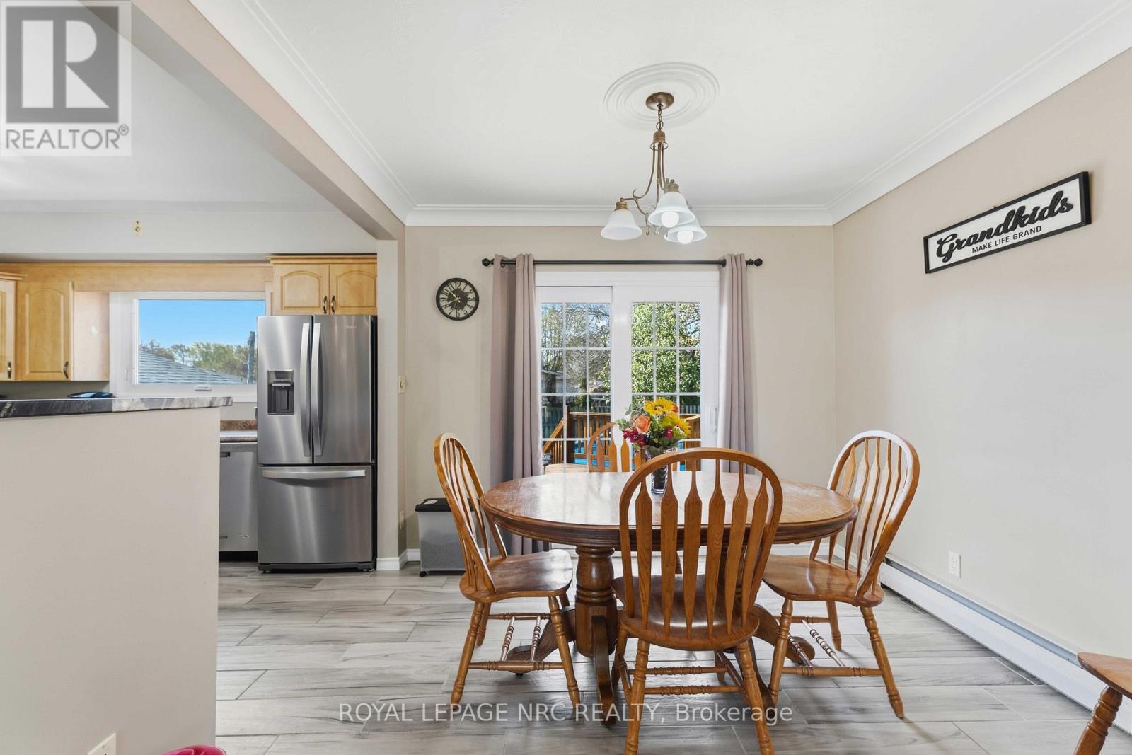 4485 QUEENSWAY CRESCENT - Image 9