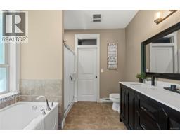 1755 Galvin Pl, Qualicum Beach, BC V9K2V3 Photo 27