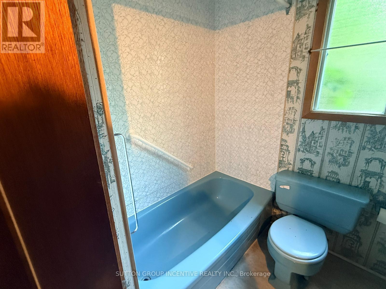 18 HARRAS AVENUE - 31