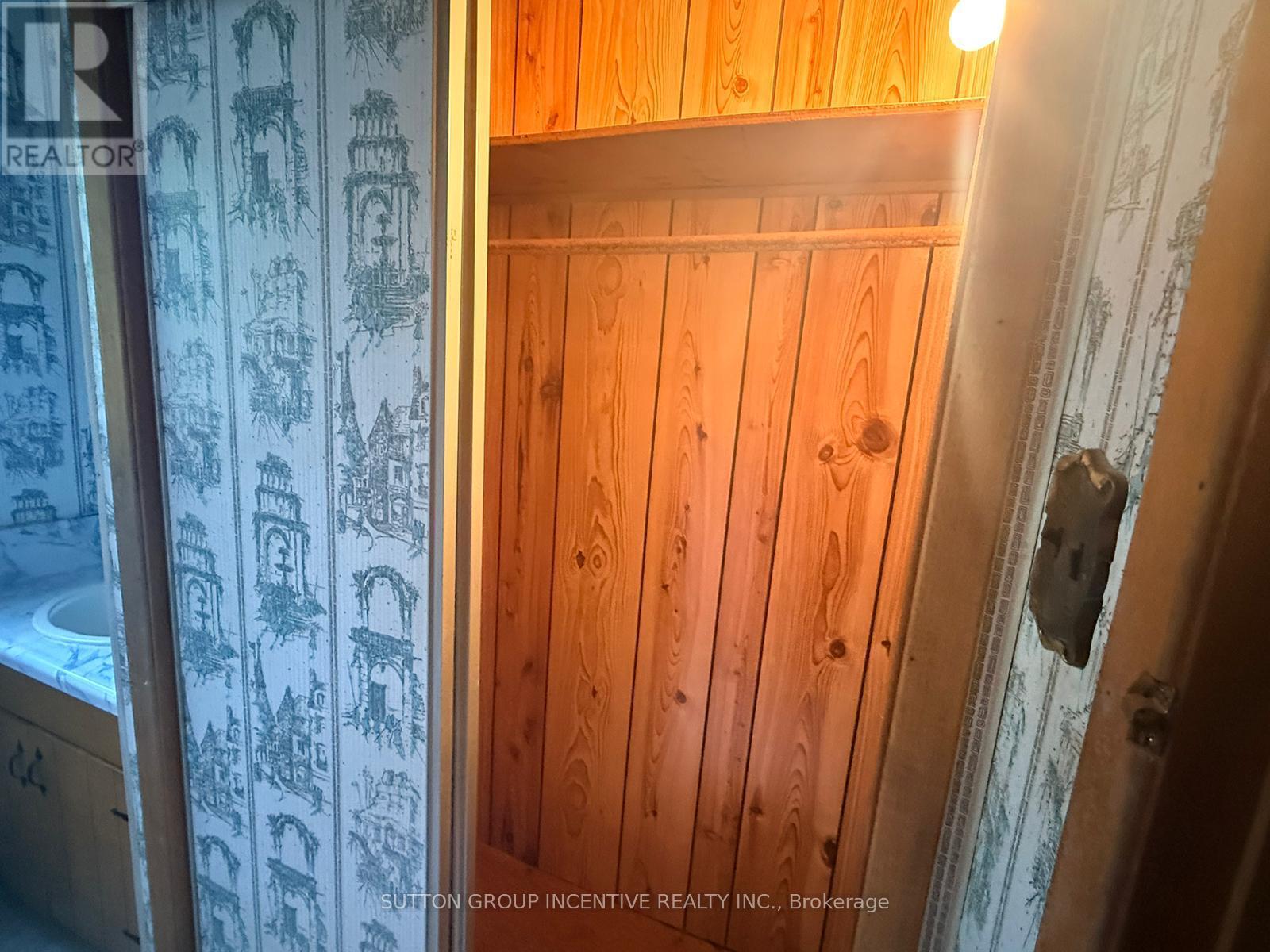 18 HARRAS AVENUE - 32