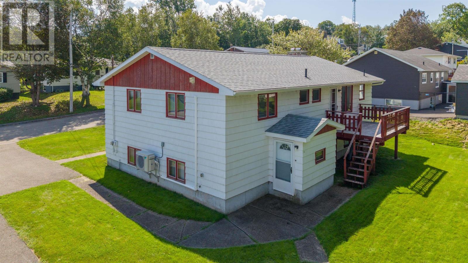 135 Kennedy Avenue, Sydney, Nova Scotia, B1P3K9, Sydney, Nova Scotia — photo 2 of 5