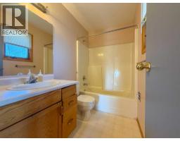 16 Wood Drive, Whitecourt, AB T7S1R1 Photo 11