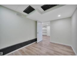 8615 66 Av Nw, Edmonton, AB T6E0L2 Photo 36