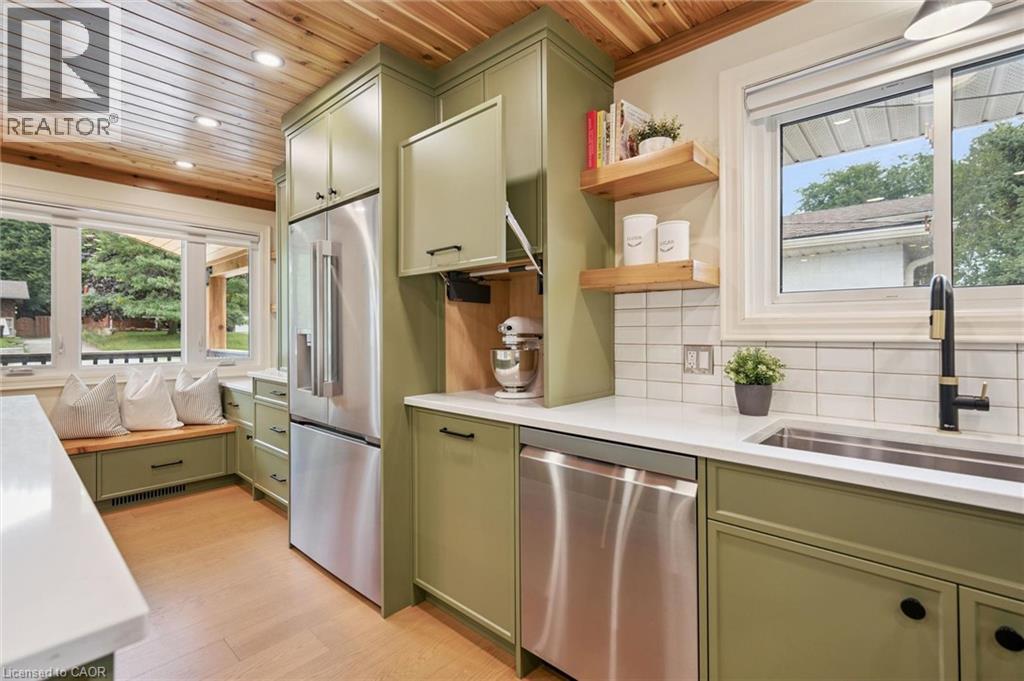 223 CARTER Avenue - Image 12