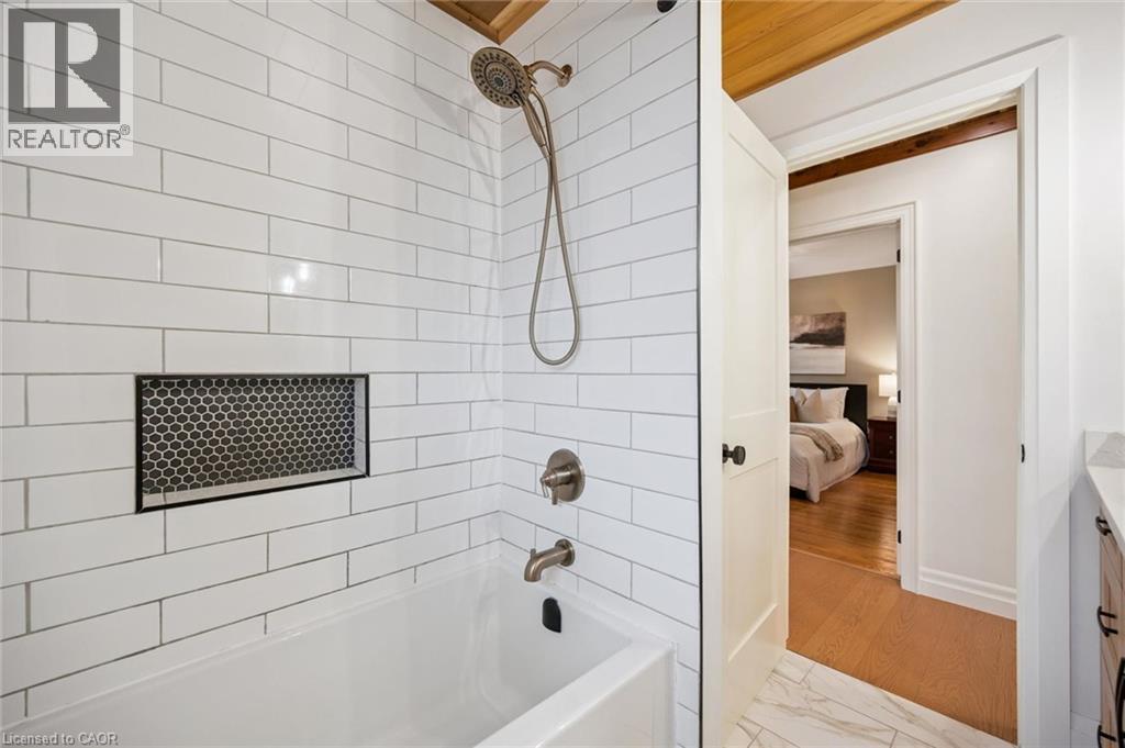 223 CARTER Avenue - Image 20