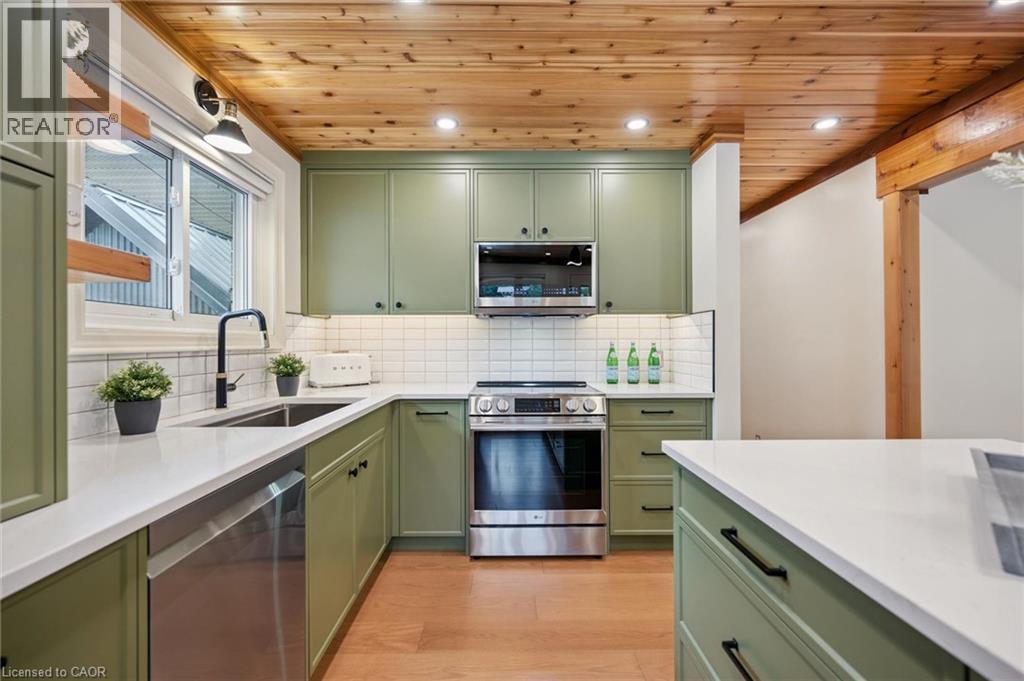 223 CARTER Avenue - Image 13
