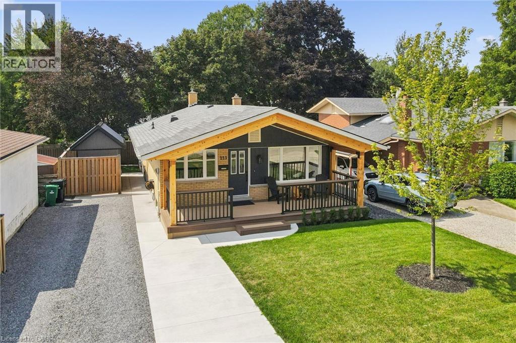 223 CARTER Avenue — photo 2