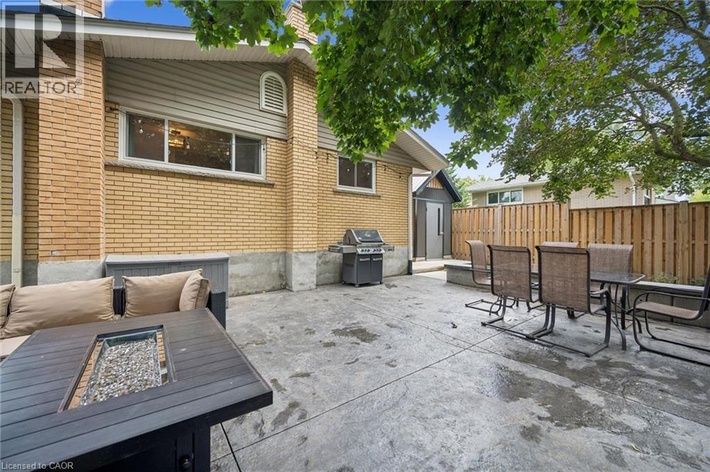 223 CARTER Avenue - Image 32