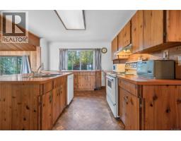 Living room - 1394 Seaview Rd, Black Creek, BC V0R1C0 Photo 11