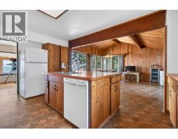 Primary Bedroom - 1394 Seaview Rd, Black Creek, BC V0R1C0 Photo 14