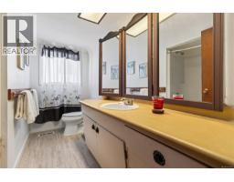 1394 Seaview Rd, Black Creek, BC V0R1C0 Photo 23