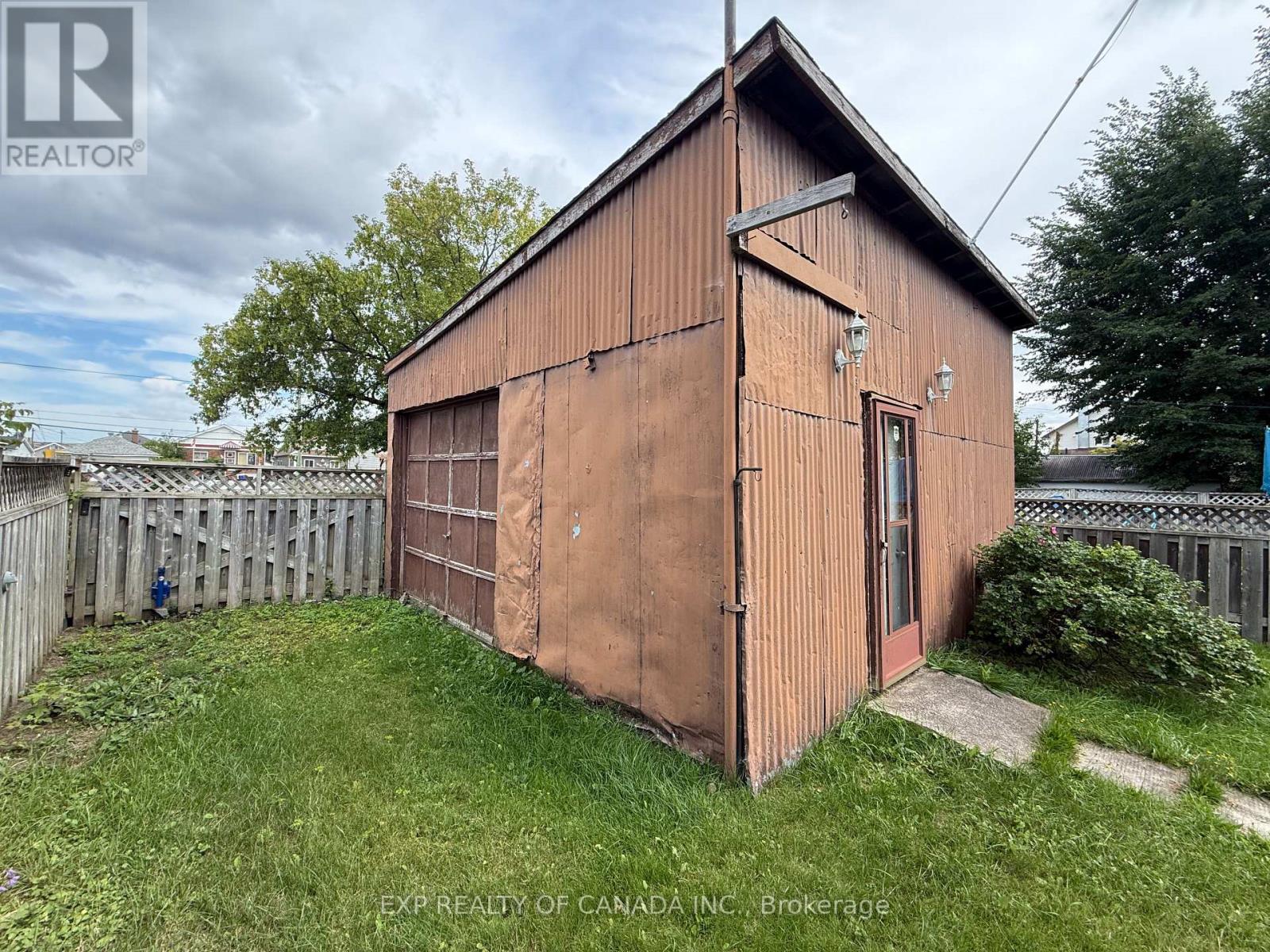 222 MAPLE STREET S - 7
