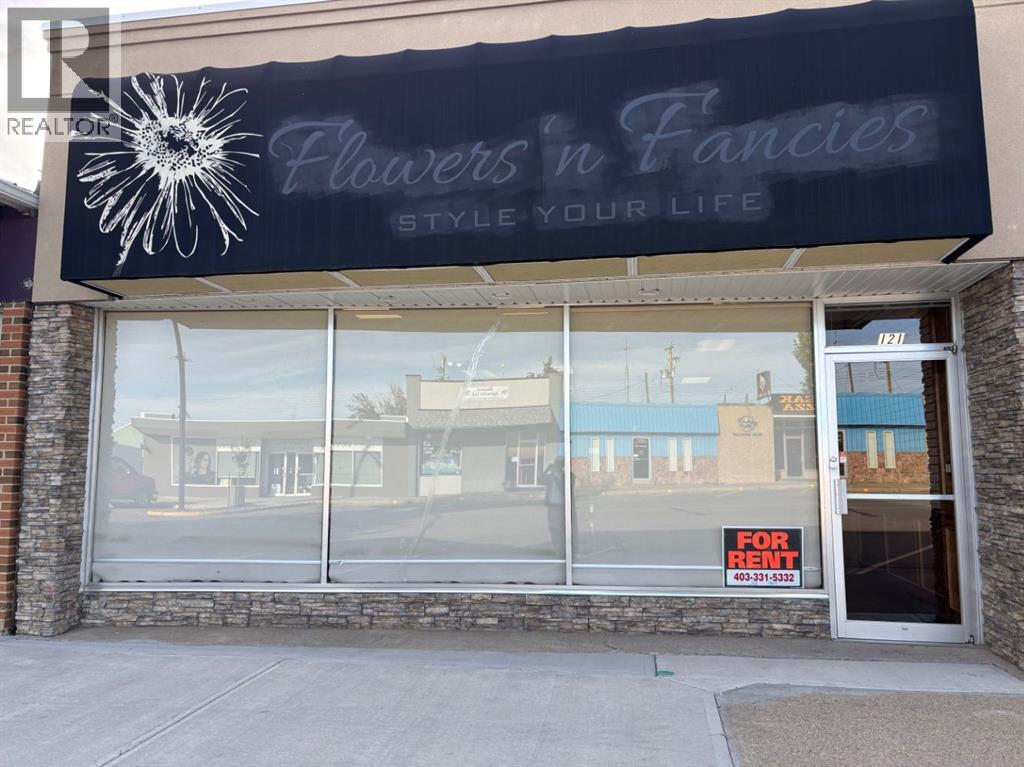 121 center Street West, Vulcan, Alberta, T0L2B0, Vulcan, Alberta — photo 2 of 5