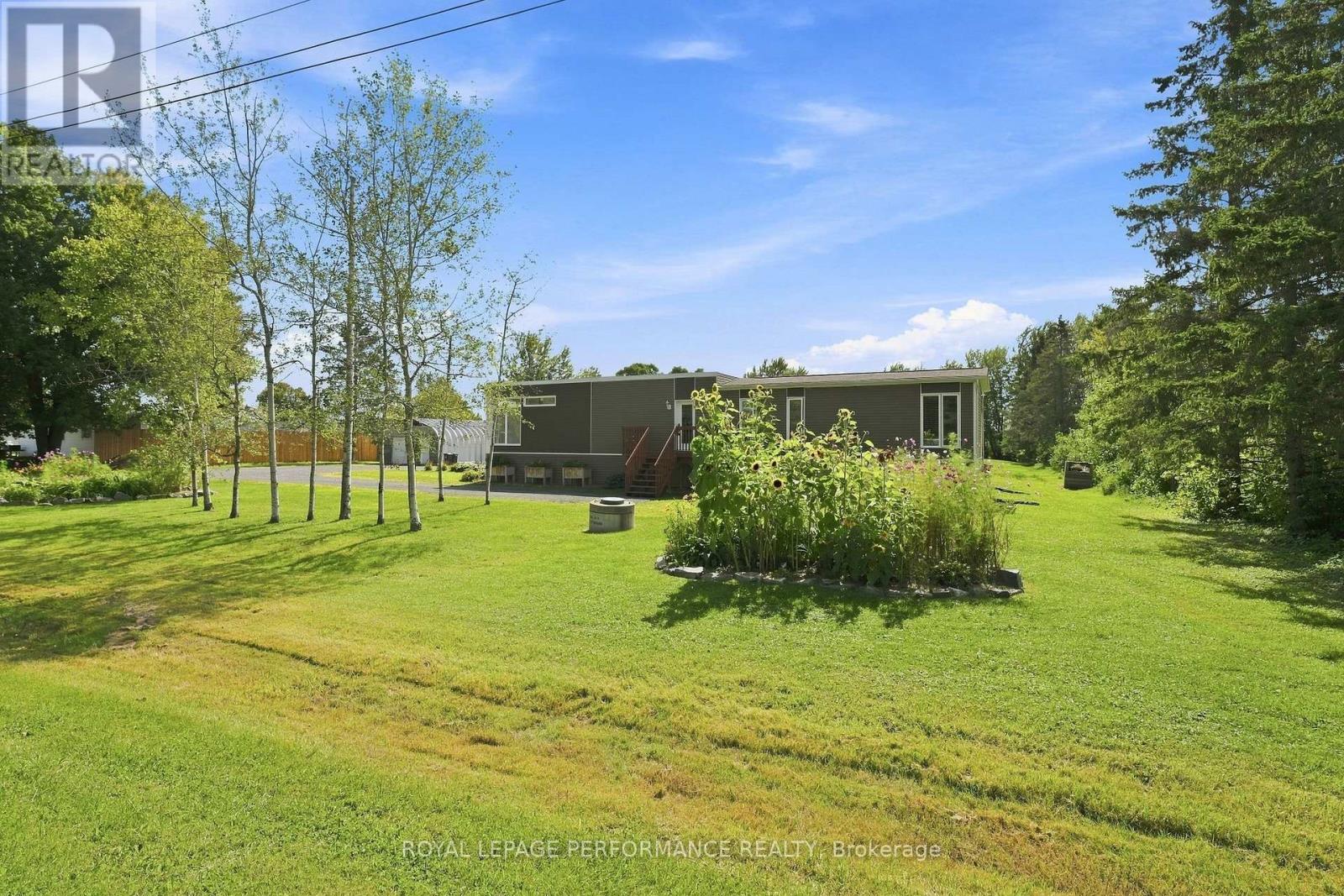 880 Concession 1 Road