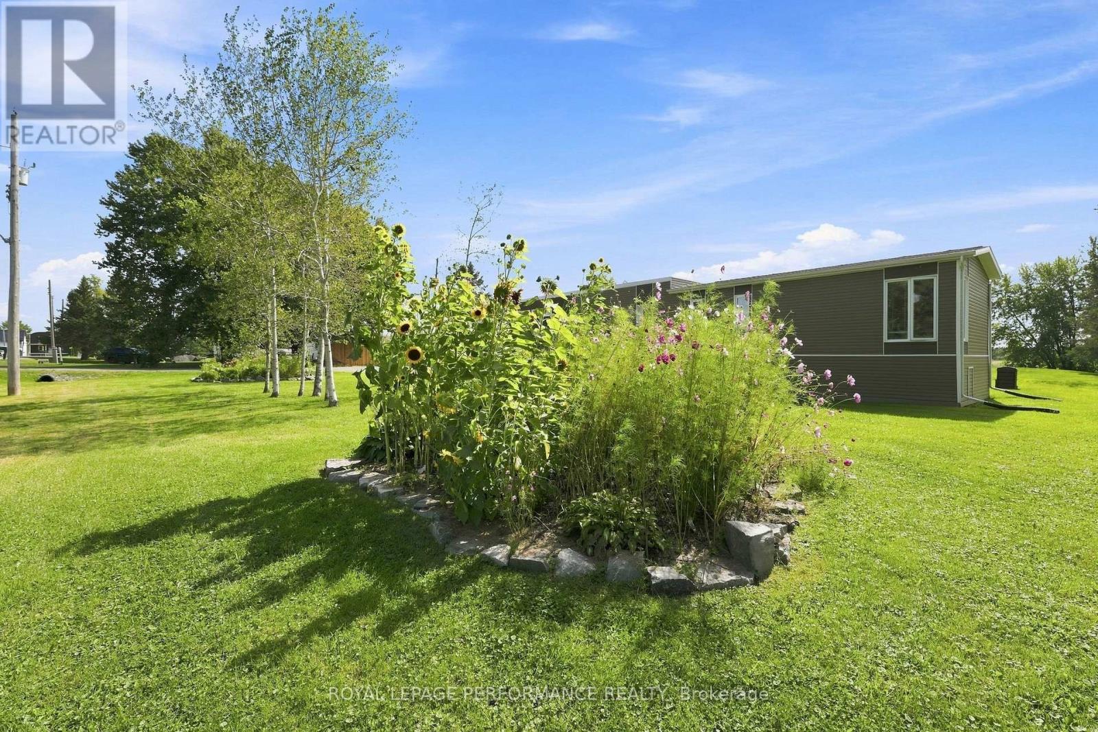 880 Concession 1 Road