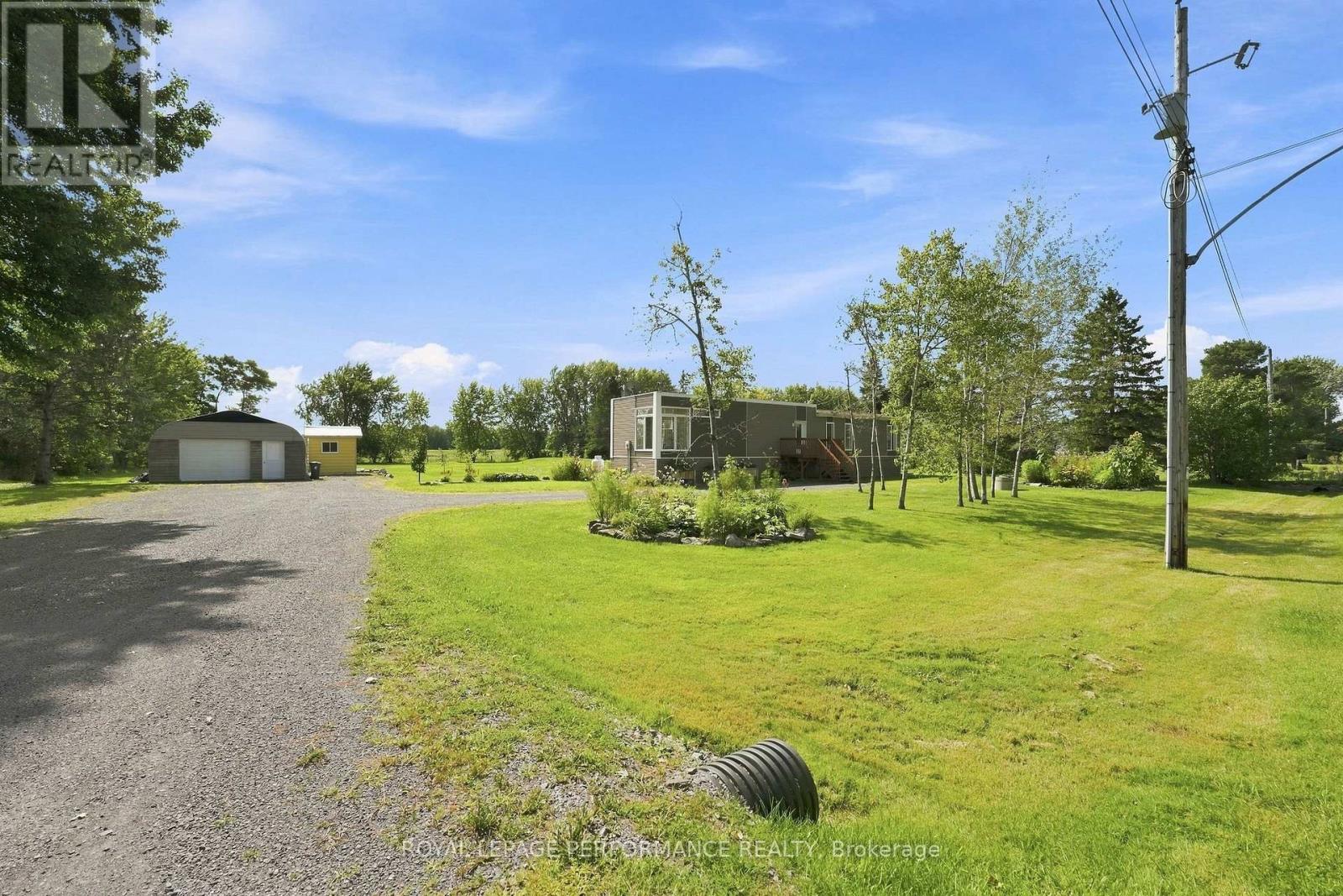 880 Concession 1 Road