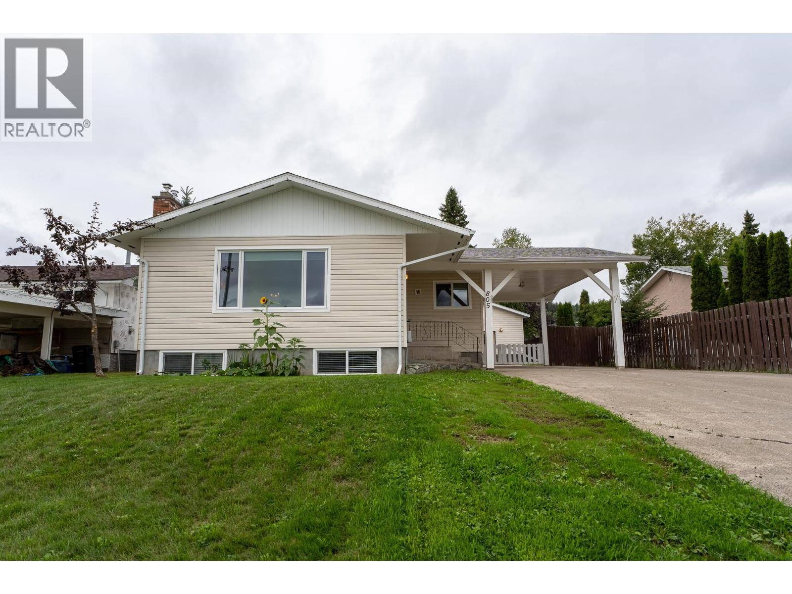 805 FAULKNER Crescent, Prince George, British Columbia, V2M5E1, Prince George, British Columbia — photo 2 of 5