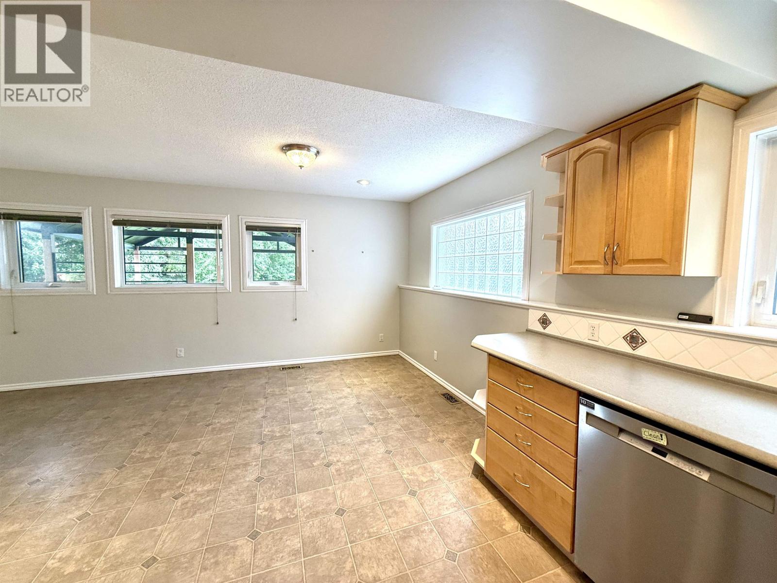7761 THOMPSON DRIVE - Image 8