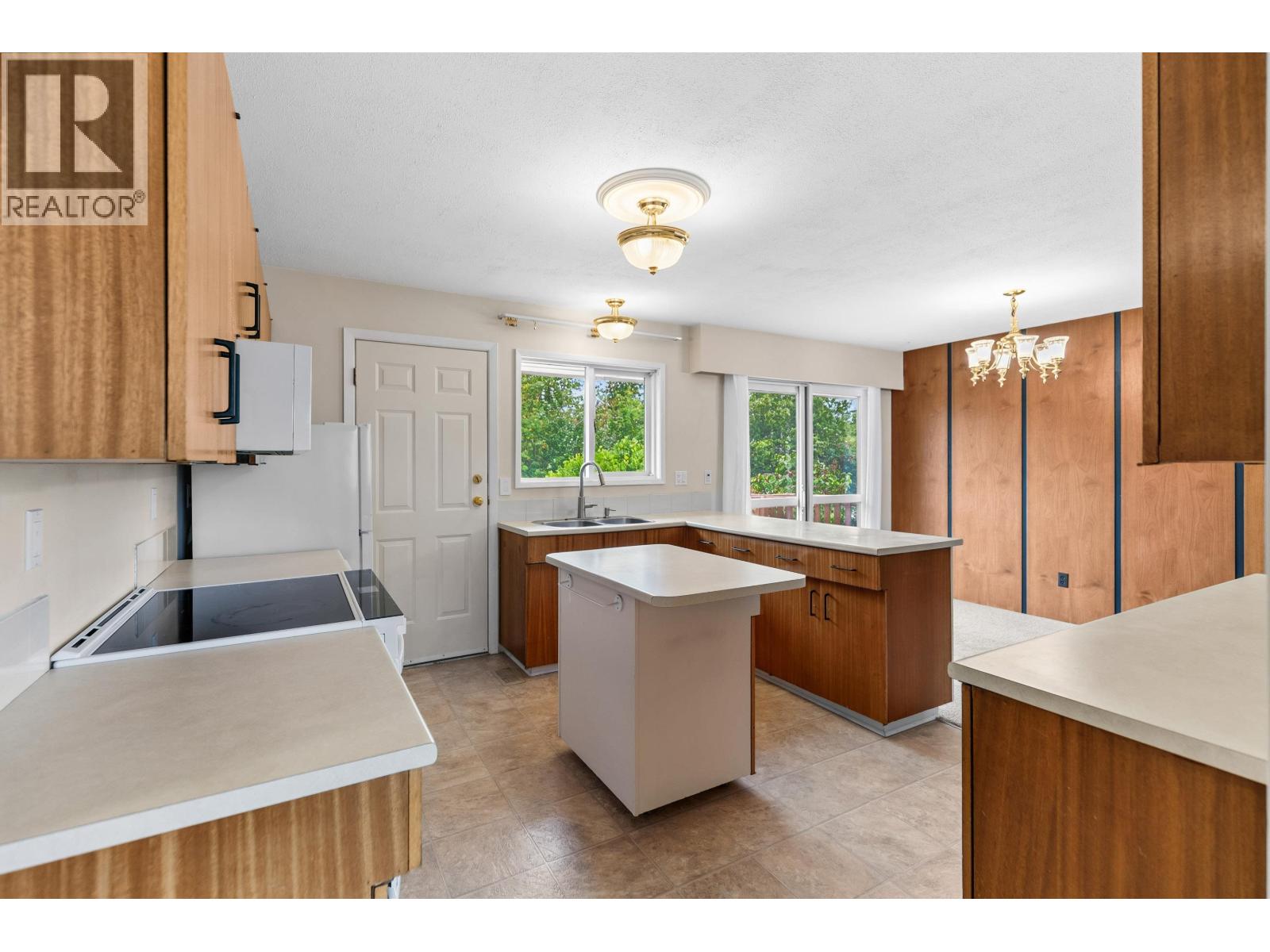 1411 MANSON CRESCENT - 2