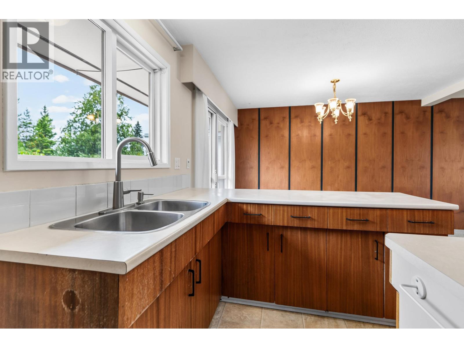 1411 MANSON CRESCENT - Image 4