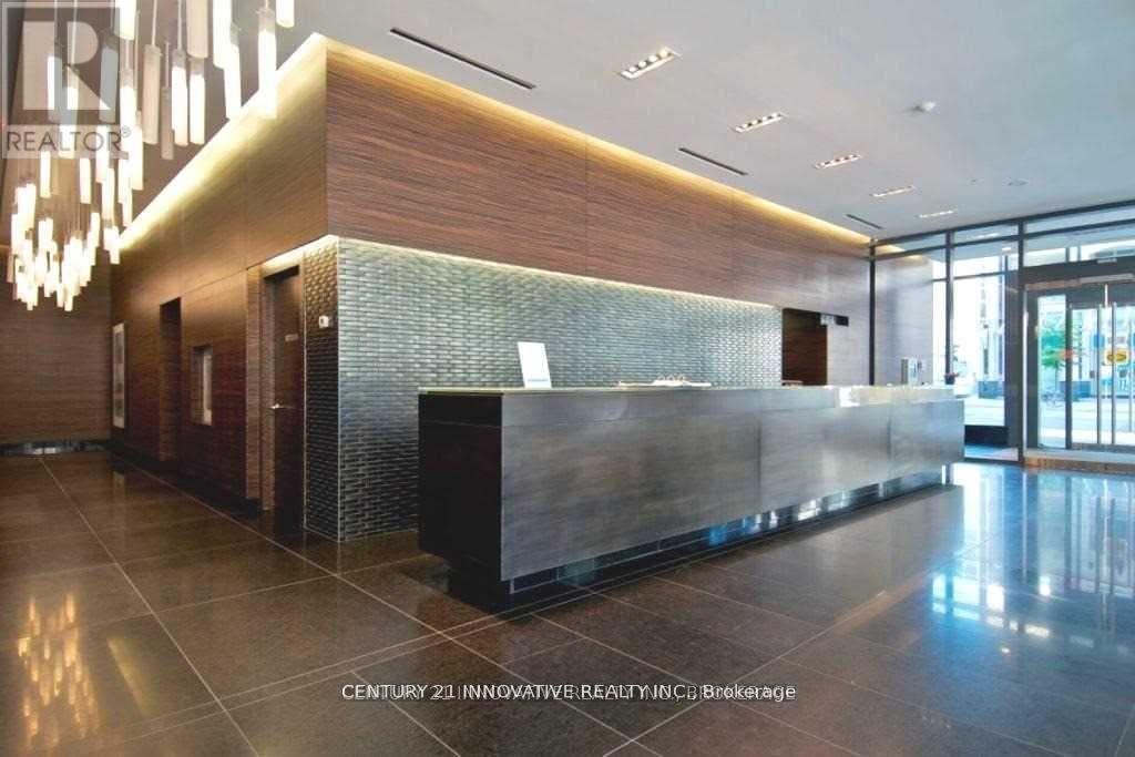#1610 770 Bay Street, Toronto (Bay Street Corridor), Ontario, M5G1N6, Toronto (Bay Street Corridor), Ontario — photo 2 of 5