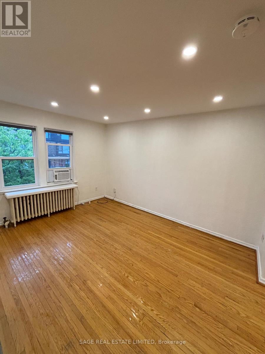 75 Burnaby Boulevard, Toronto (Lawrence Park South), Ontario, M5N1G3, Toronto (Lawrence Park South), Ontario — photo 4 of 5