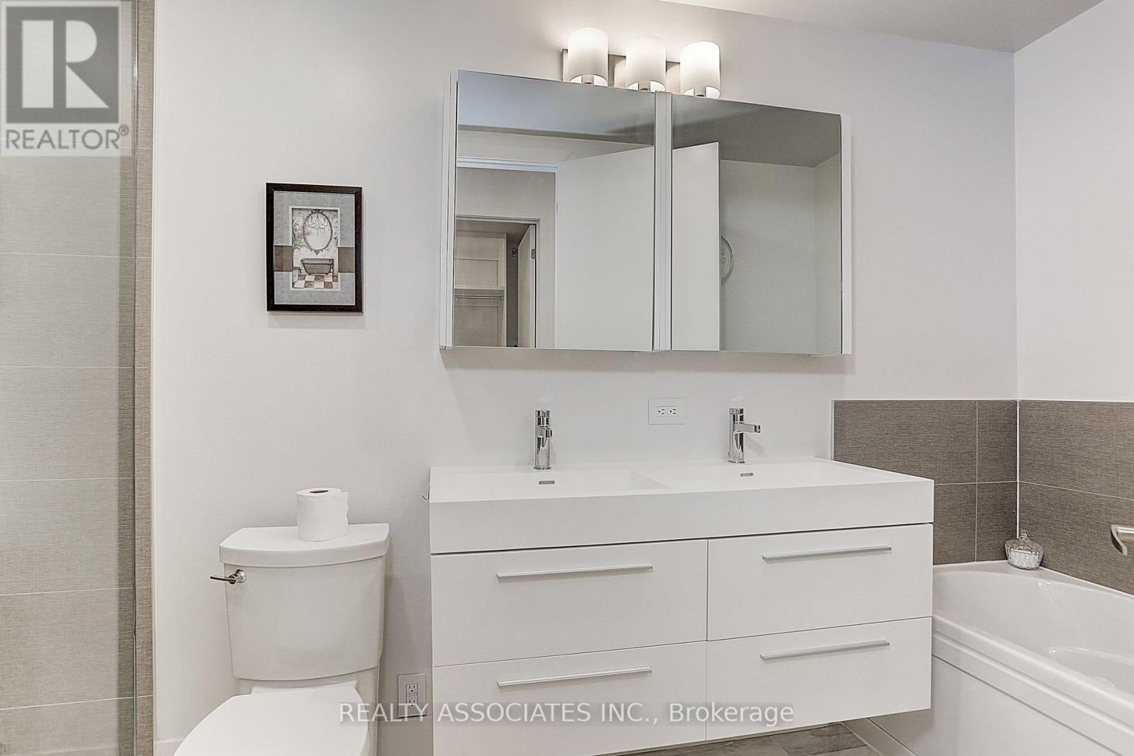 #TH3 270 DAVENPORT ROAD - 26