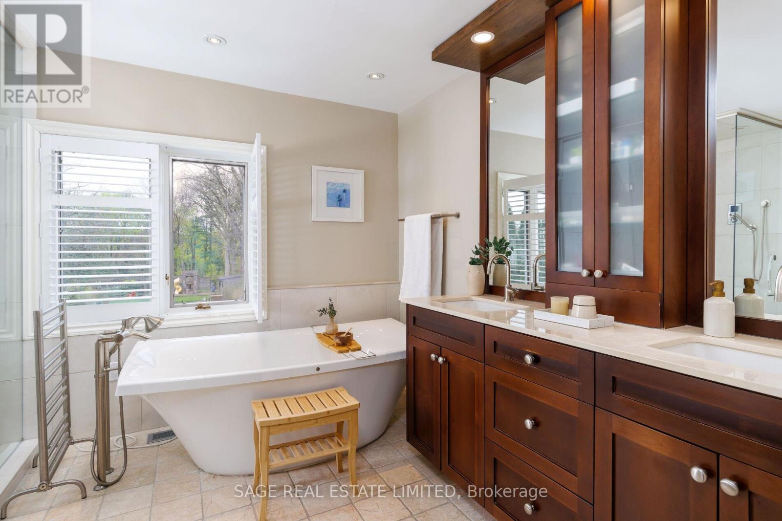 124 BLYTHWOOD ROAD - 28