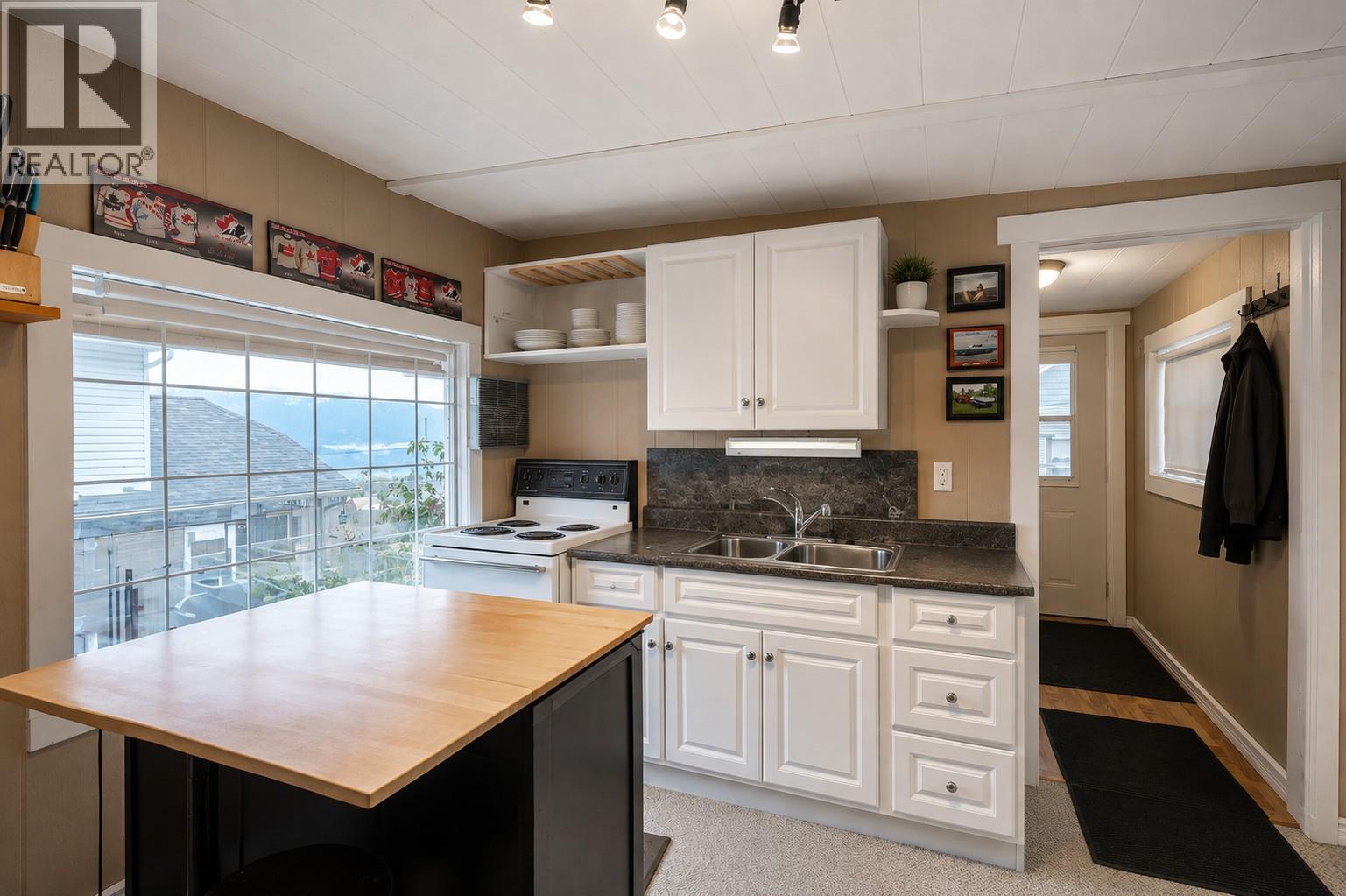 13071 Trewhitt Road E, Lake Country