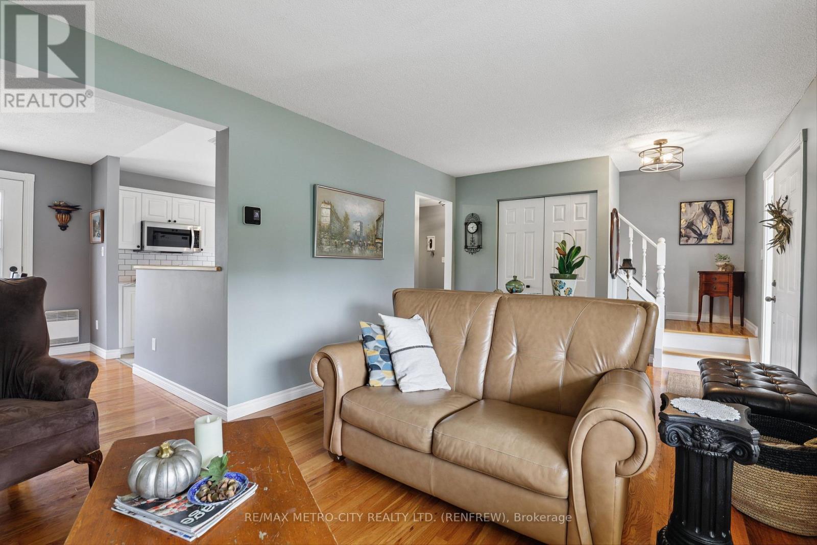 876 HILLSVIEW STREET - 10