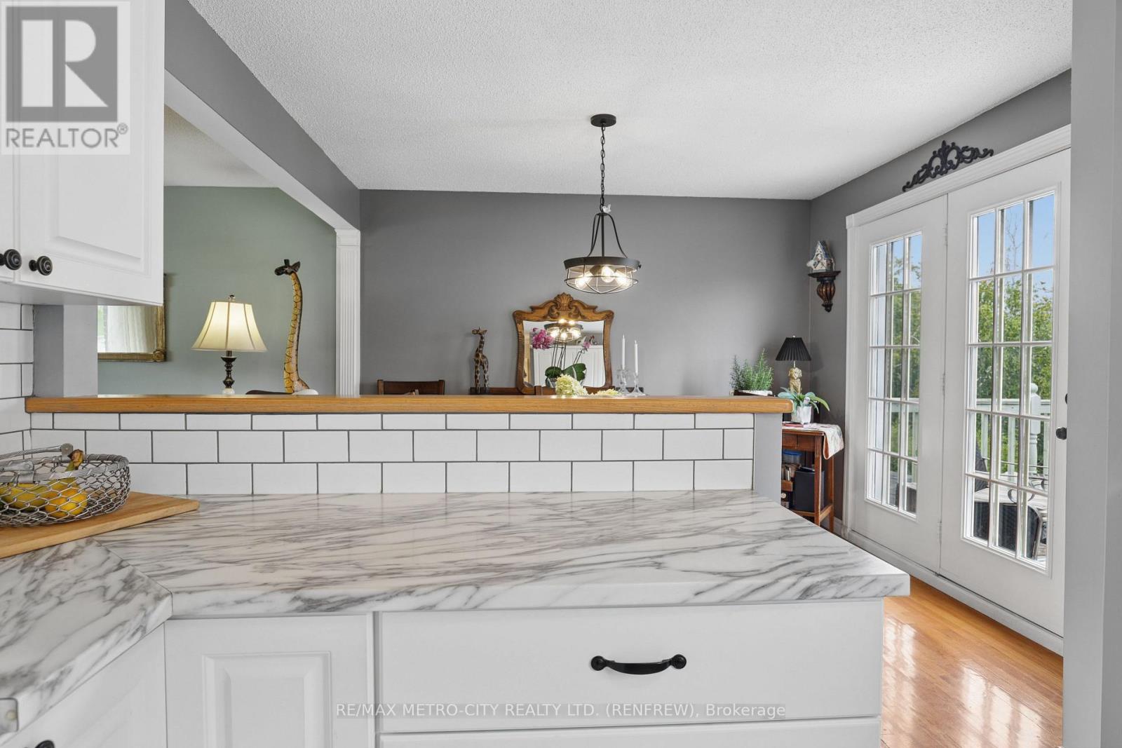 876 HILLSVIEW STREET - Image 16