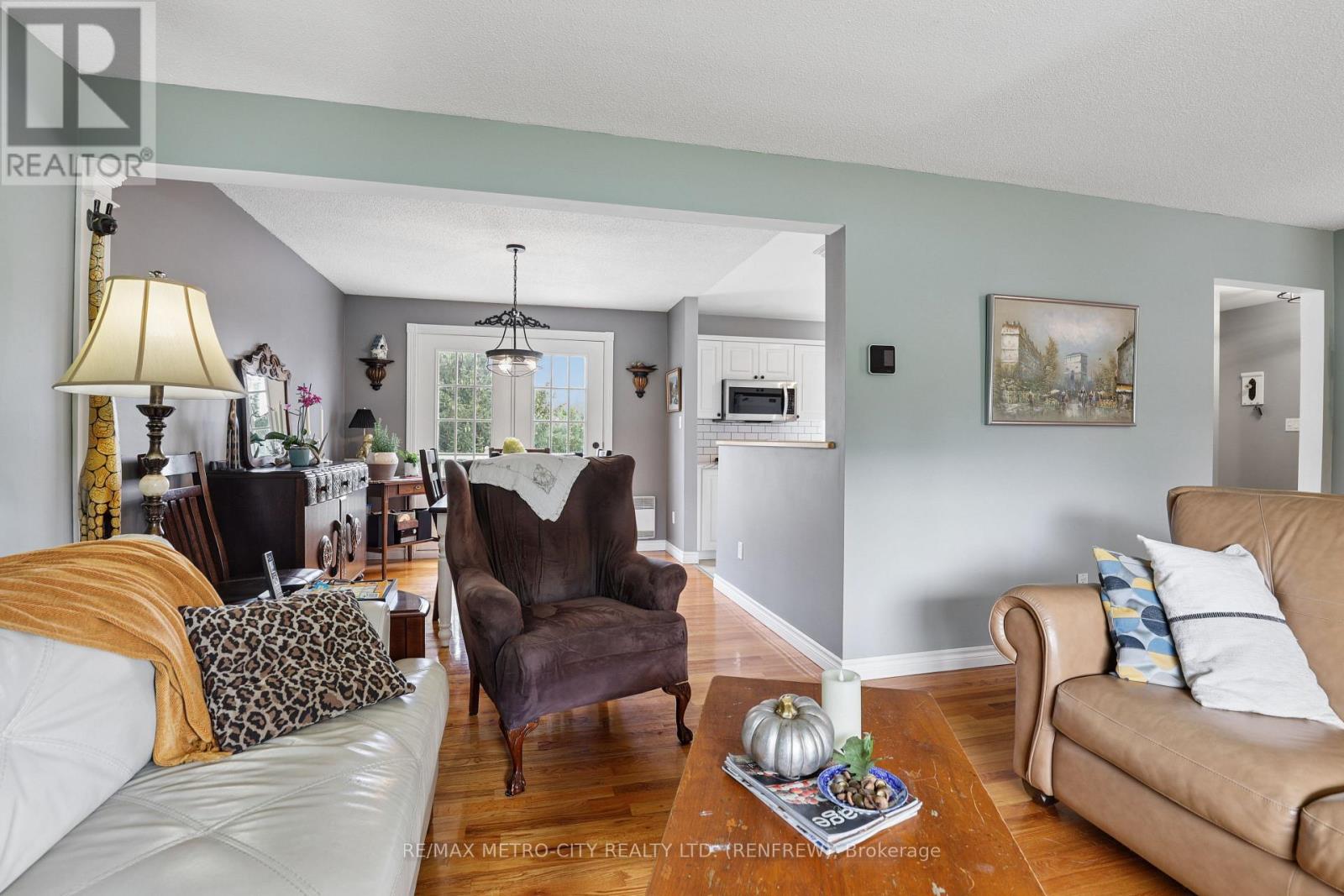 876 HILLSVIEW STREET - 11