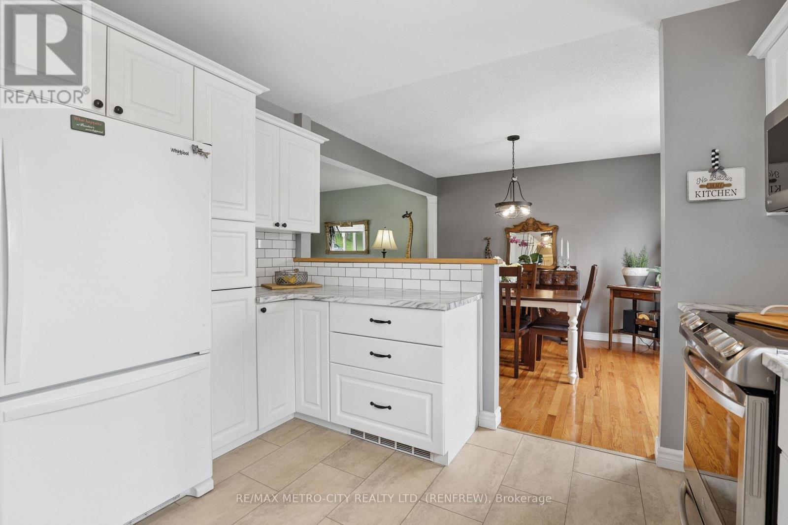 876 HILLSVIEW STREET - Image 14