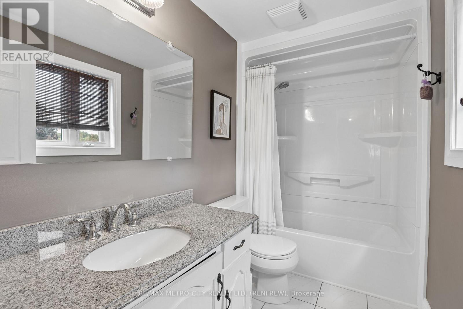 876 HILLSVIEW STREET - Image 17