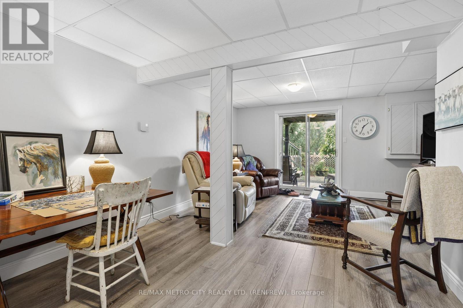 876 HILLSVIEW STREET - Image 24