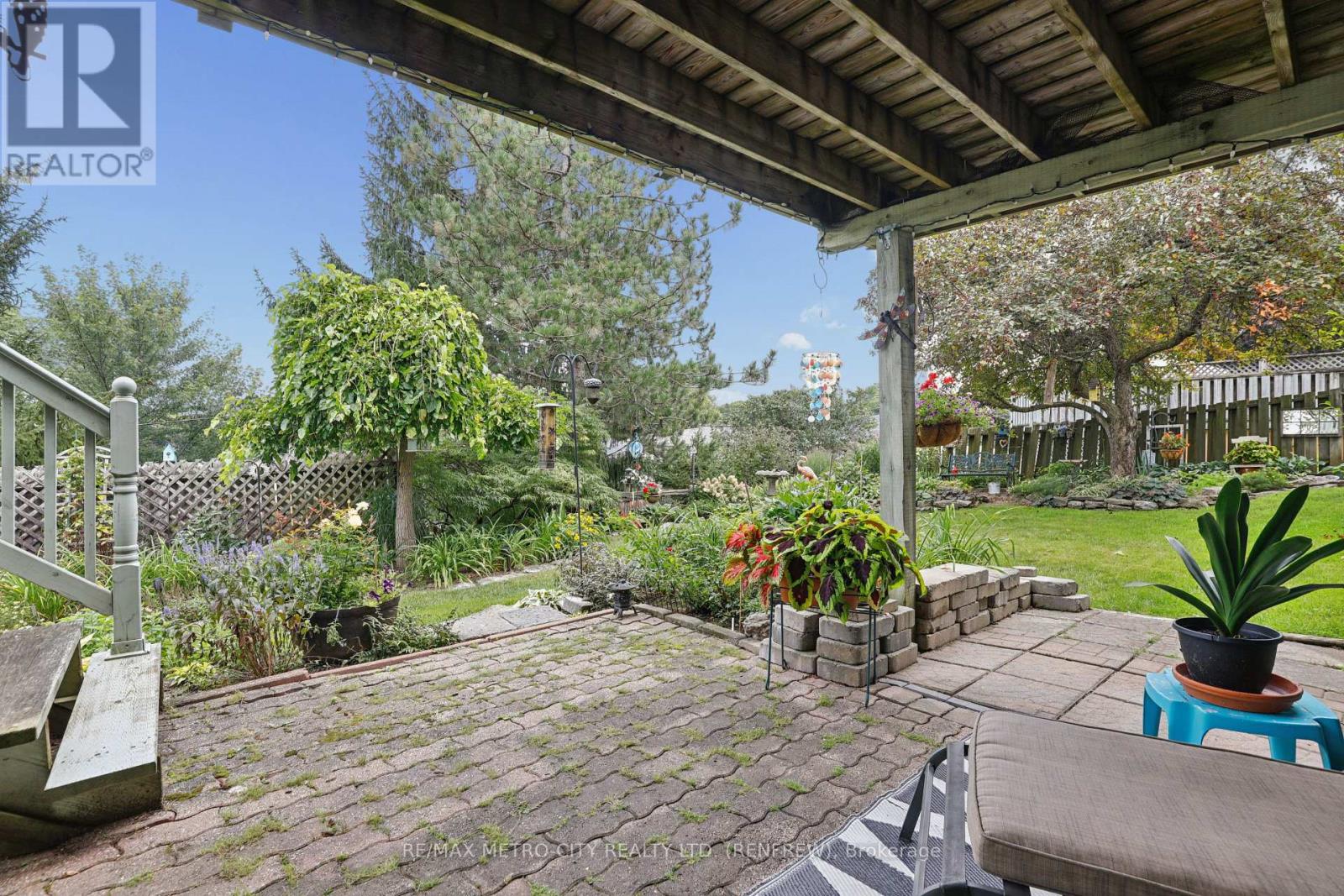 876 HILLSVIEW STREET - Image 32