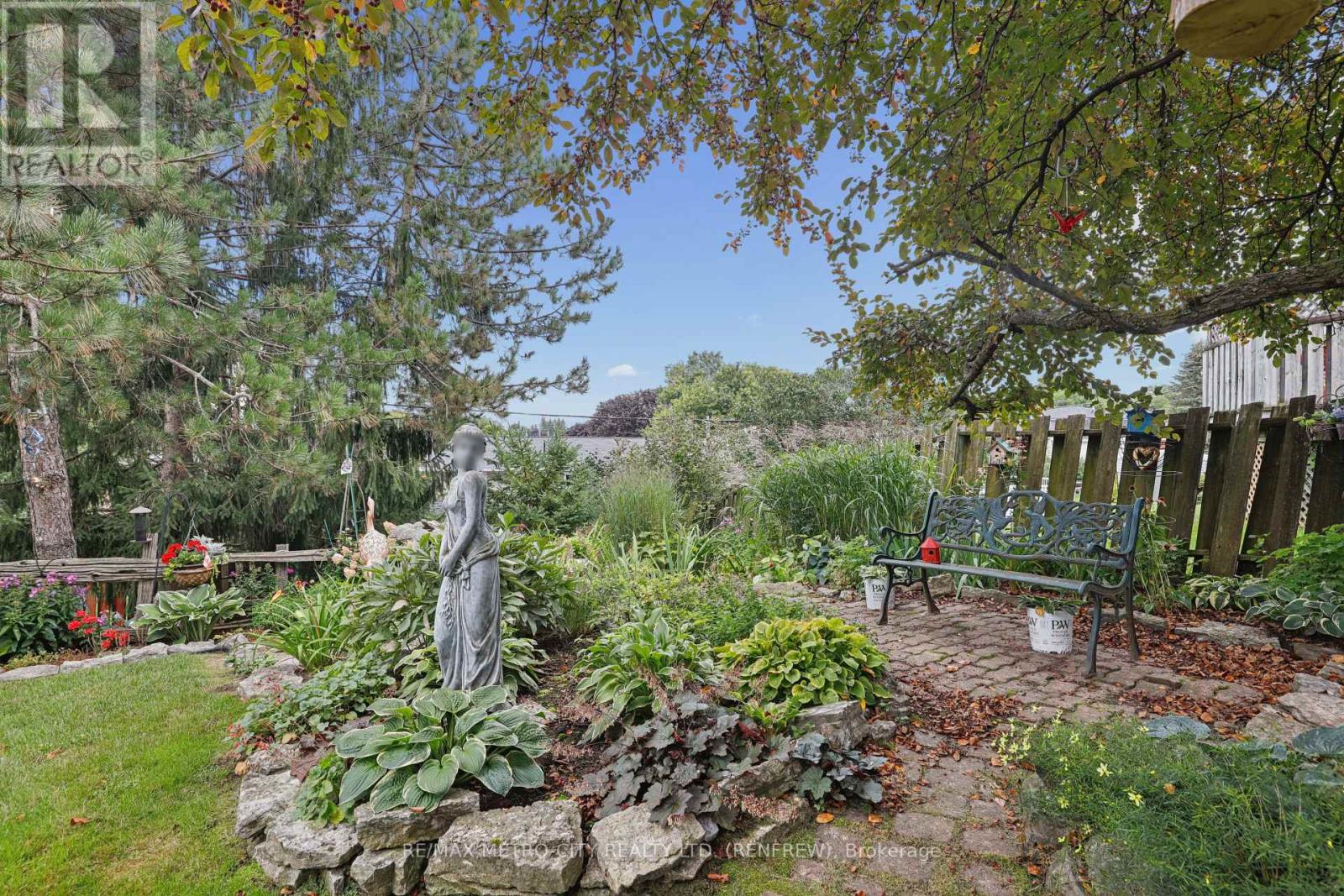 876 HILLSVIEW STREET - Image 34