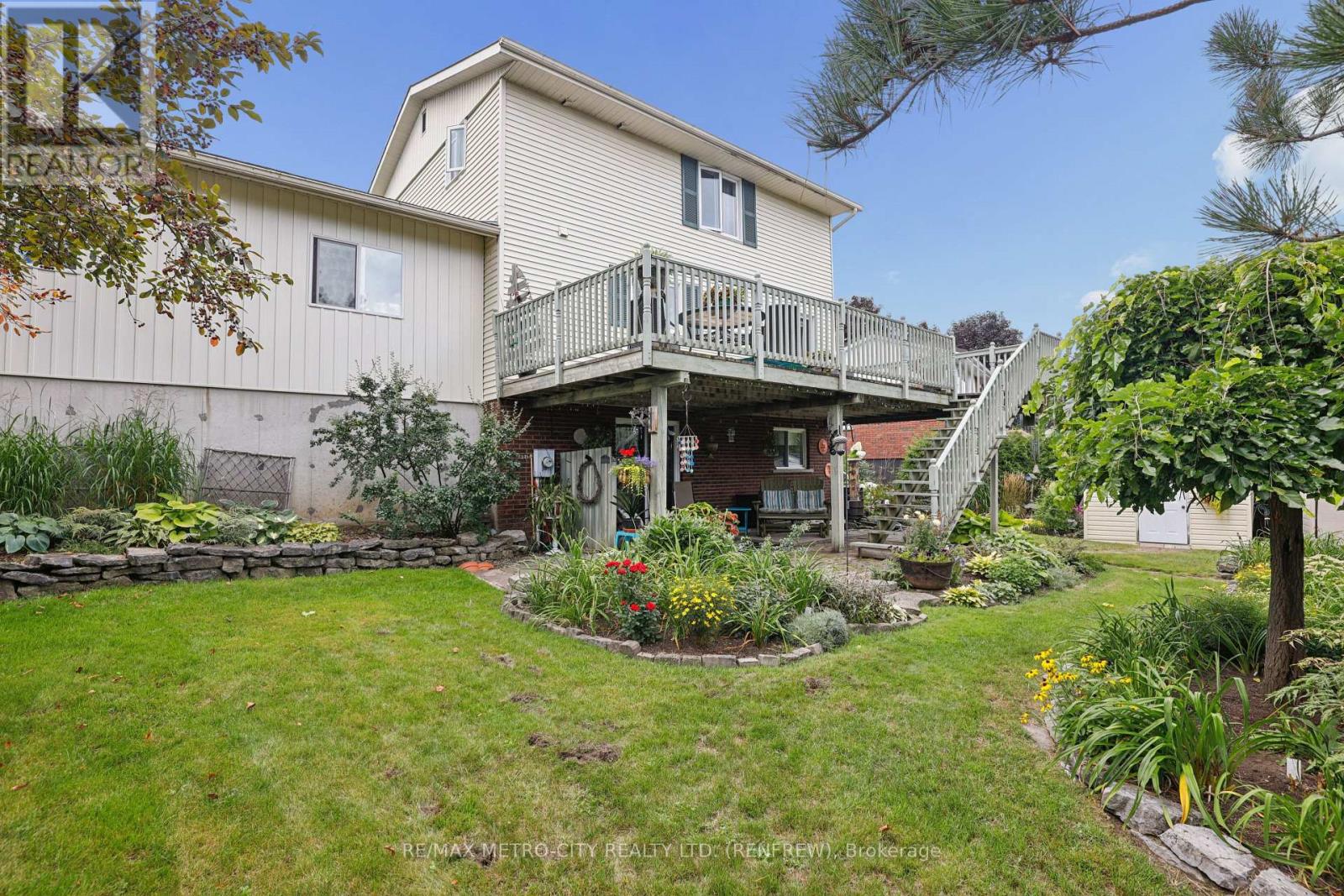 876 HILLSVIEW STREET - Image 36