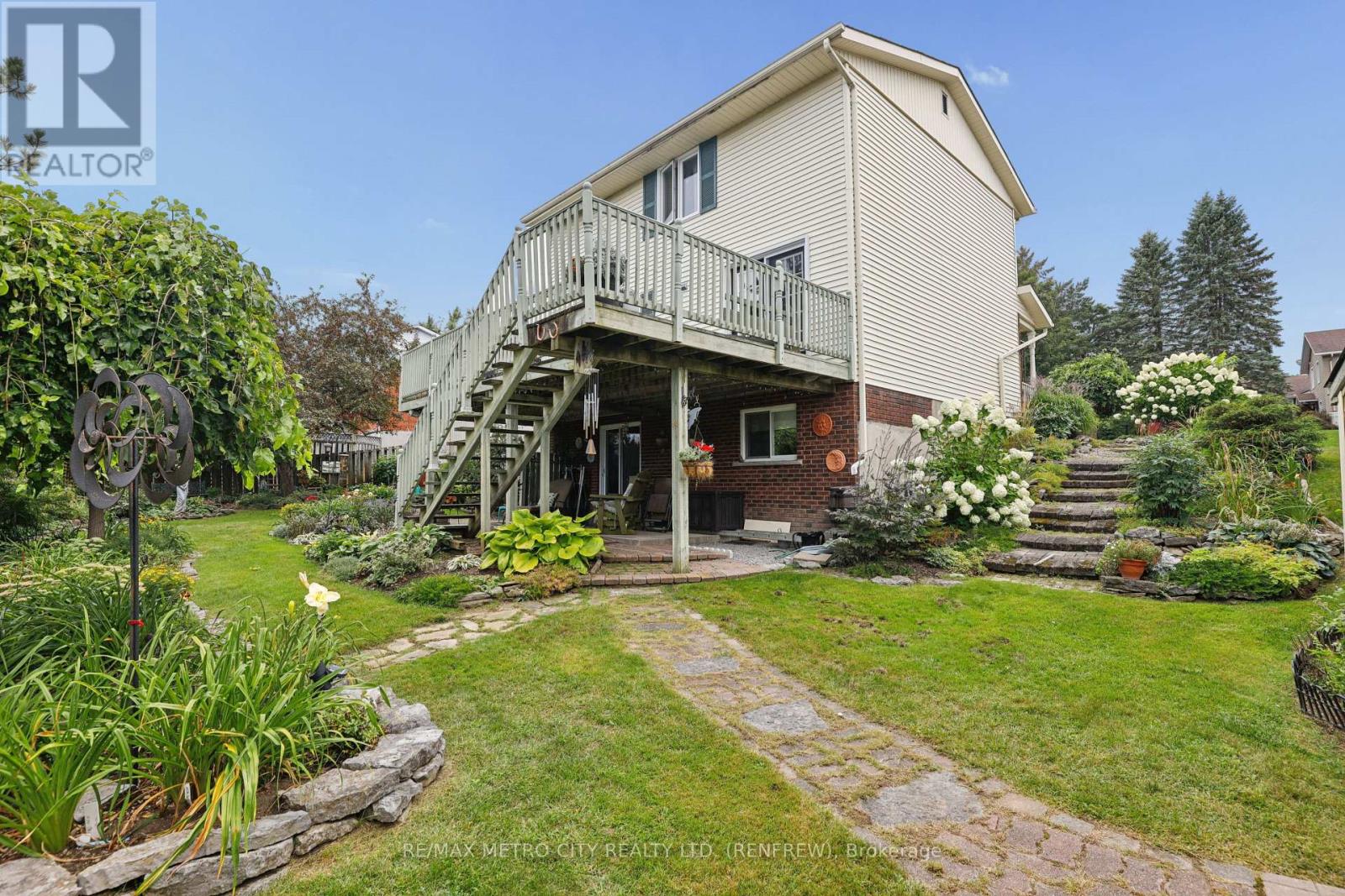 876 HILLSVIEW STREET - Image 37