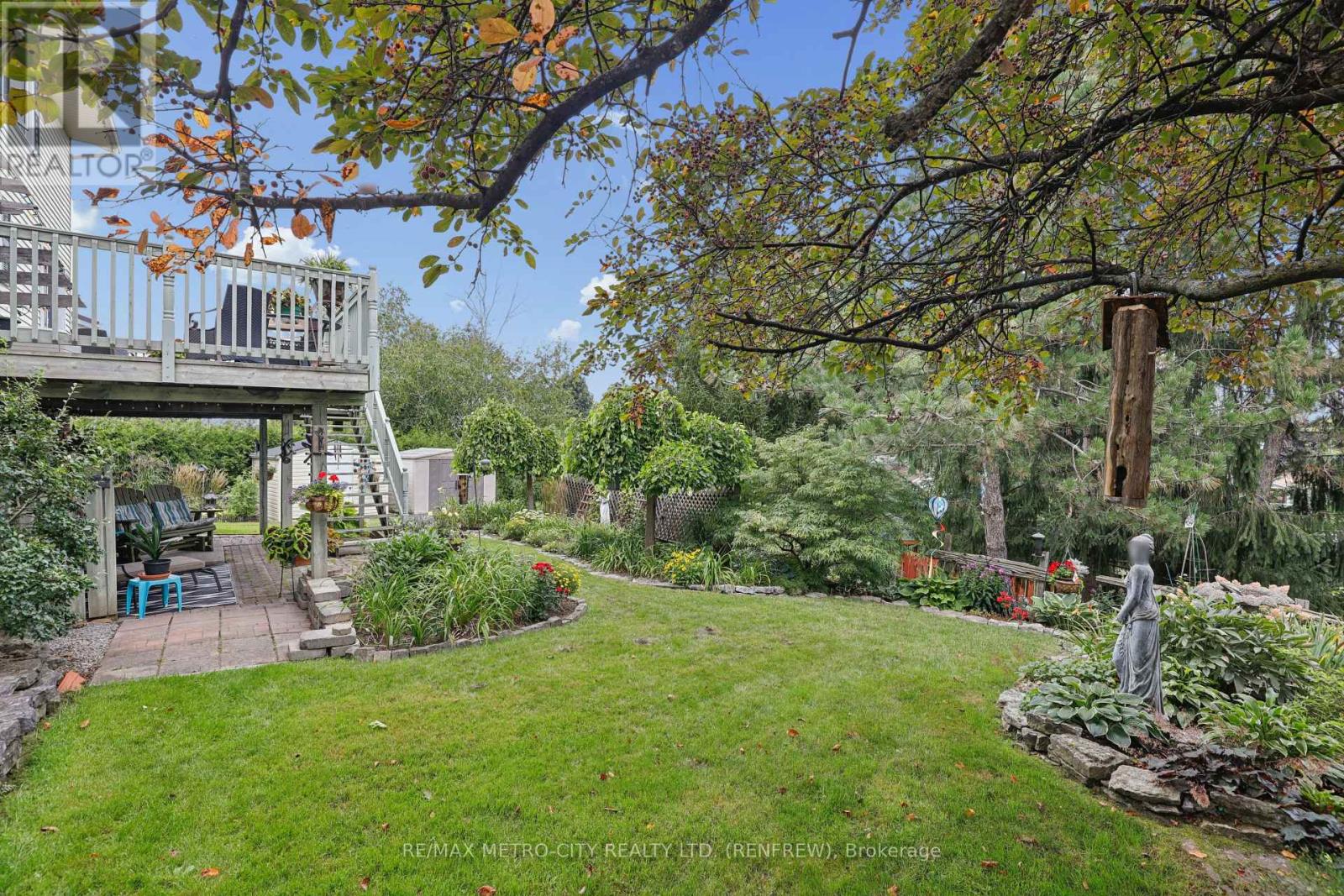 876 HILLSVIEW STREET - 33