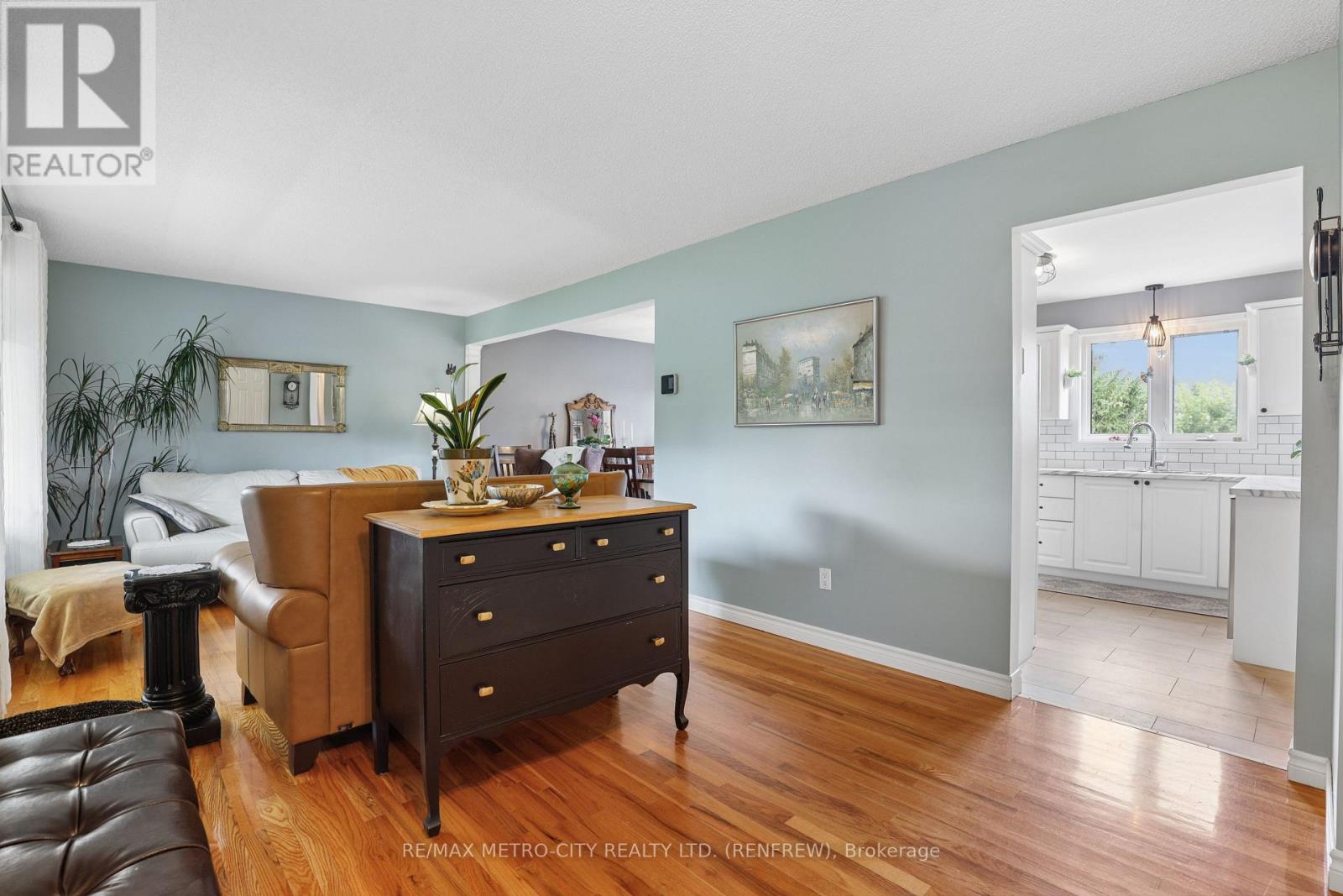 876 HILLSVIEW STREET - 5