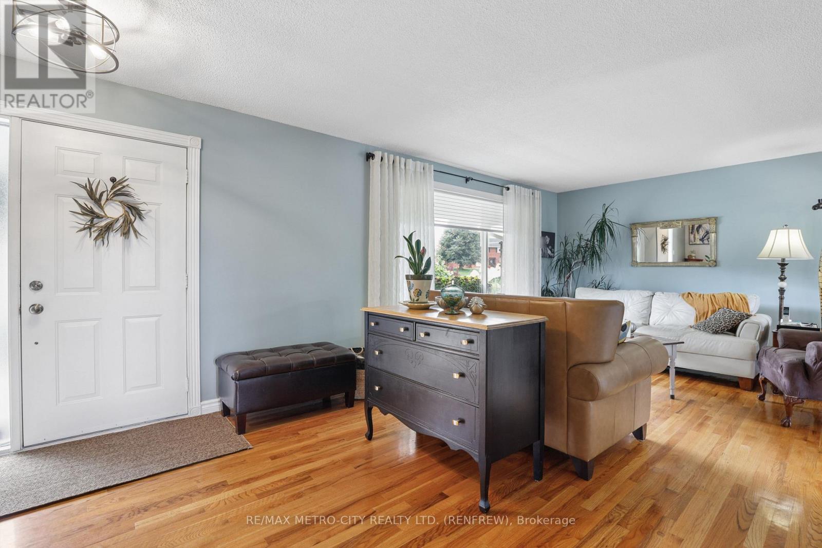876 HILLSVIEW STREET - Image 7