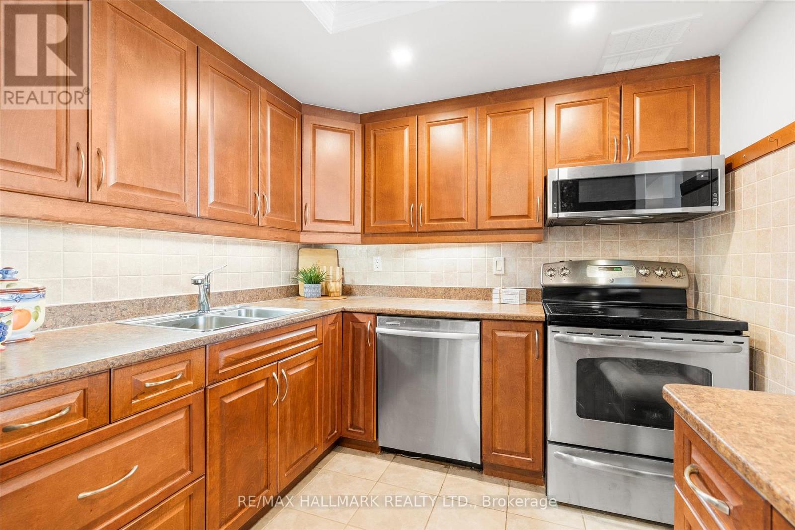 #902 20 DEAN PARK ROAD - Image 7