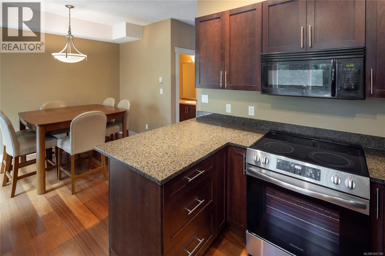 #7 4289 Wilkinson Rd - 5