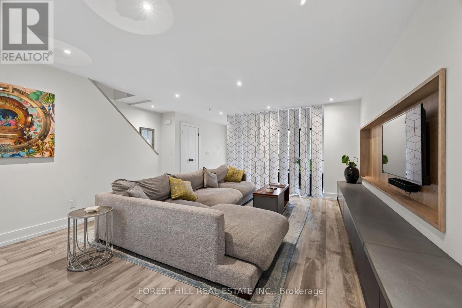 309 WYCHWOOD AVENUE - 6