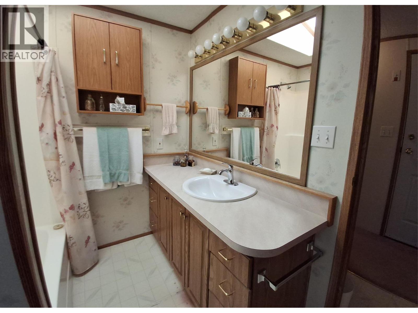 161 Shuswap Avenue Unit# 28, Chase