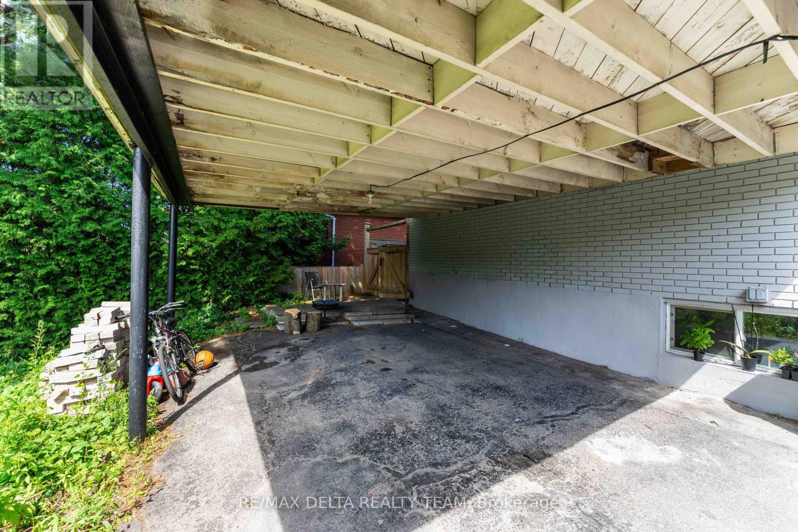 109 MEADOWLANDS DRIVE W - Image 8