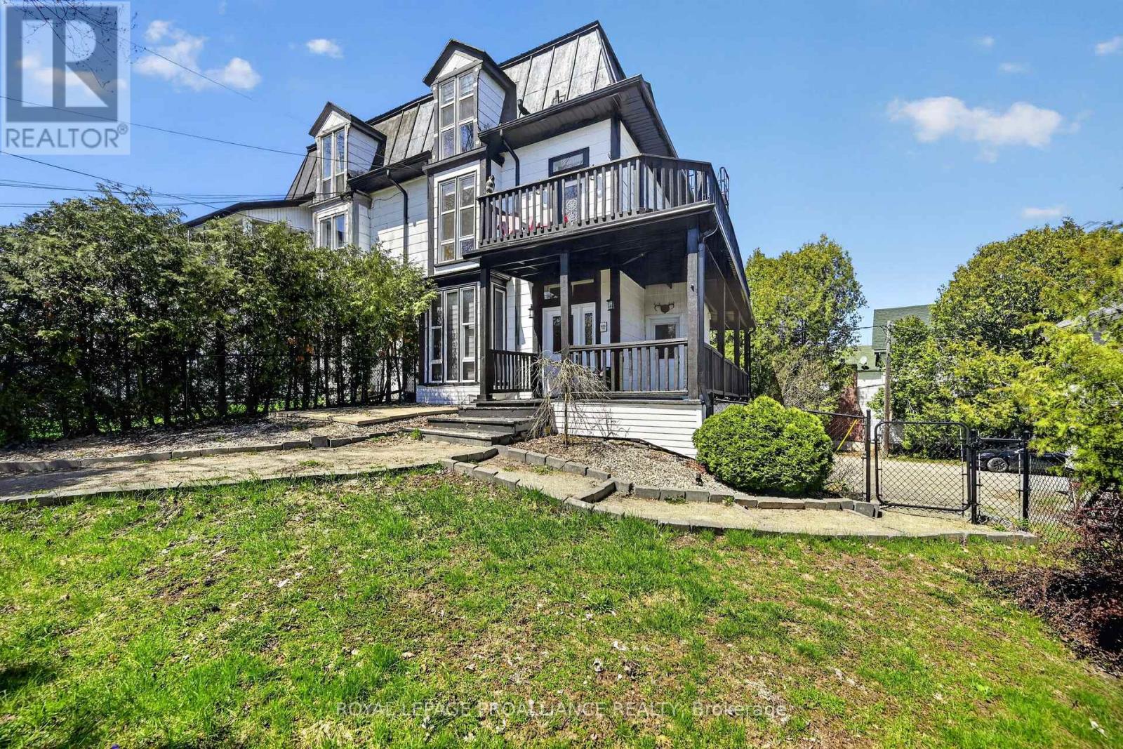 372 KING STREET W - 1