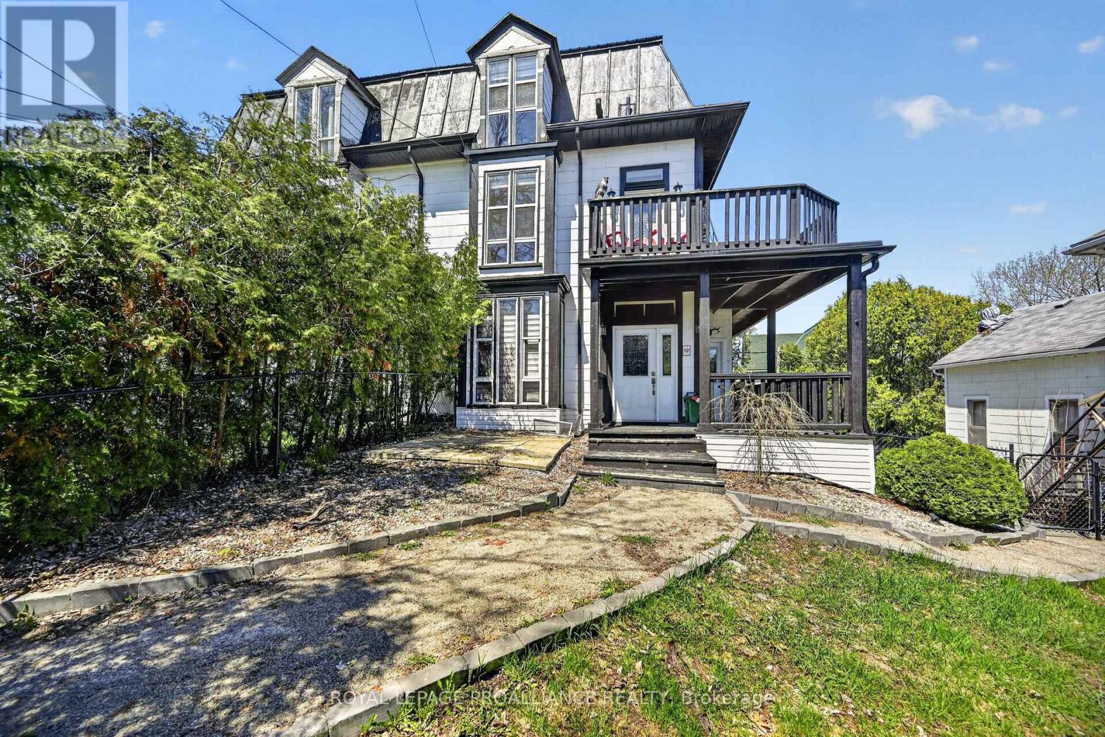 372 KING STREET W - 2